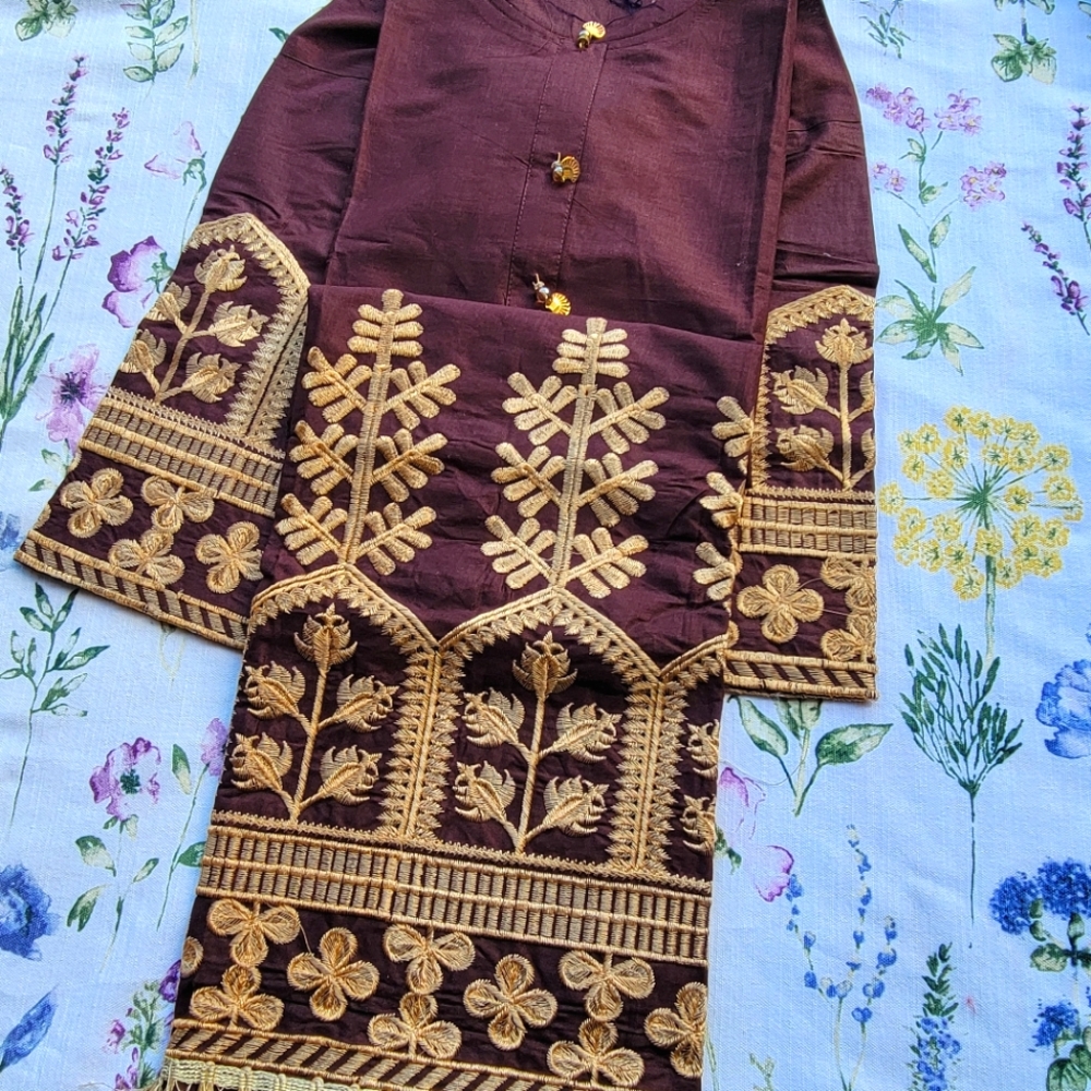 Clothes - Picture 5 of 13
